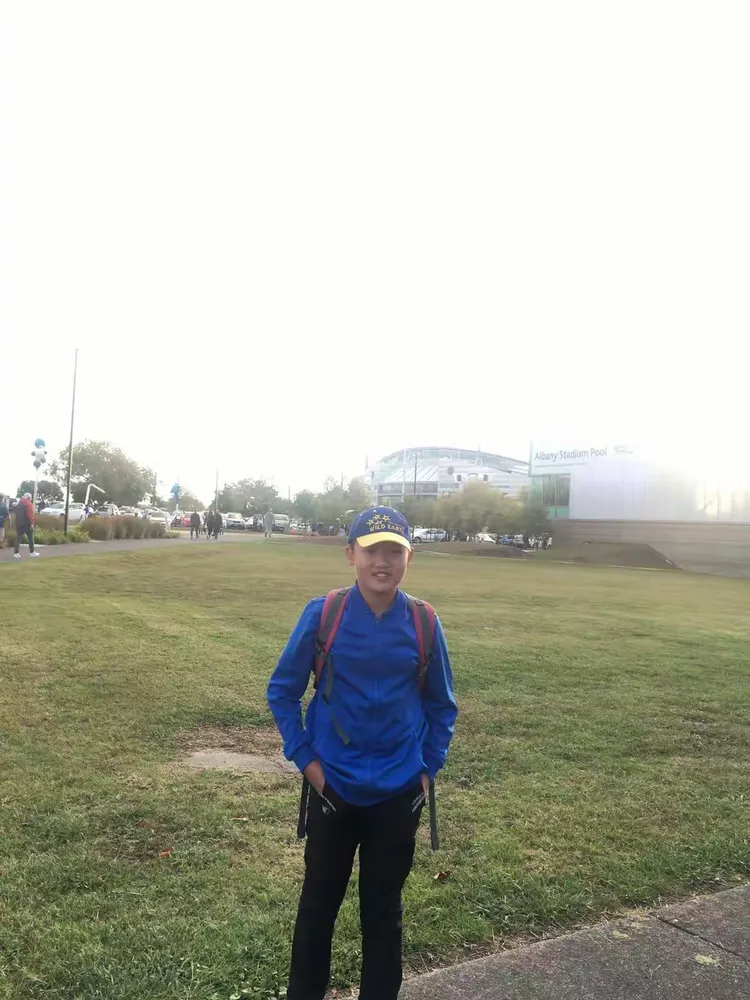 U8娱乐-包含姑苏朱雀队鏖战渝州战狼队，橄榄球常规赛险胜，核心复出即建功。赛场纪律更严谨的词条